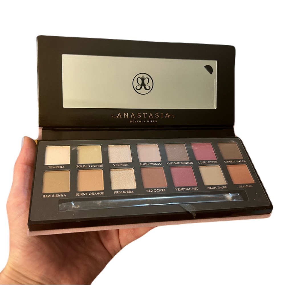 NWT ANASTASIA Modern Renaissance Eyeshadow Palette